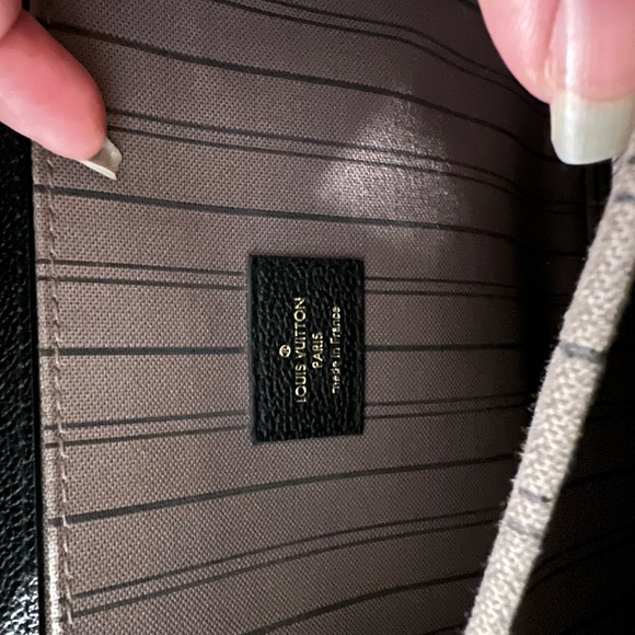 Excellent condition. Will come with a bandeau that I bought it with. - Picture 8 of 12